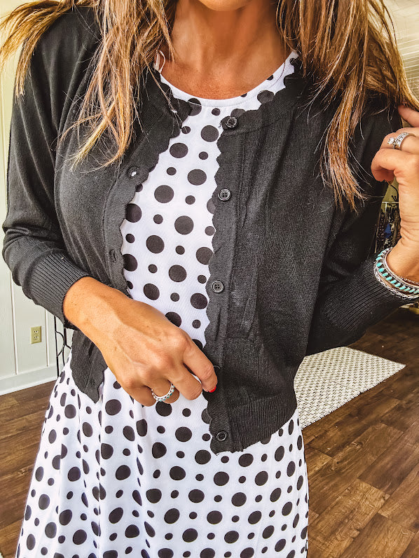 CROPPED SCALLOPED BLACK CARDIGAN