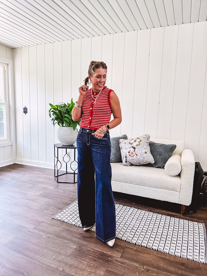 Soft comfort-stretch denim with an easy, flexible fit
Flattering mid-rise waist
Classic five-pocket design
Full-length wide-leg silhouette
Features a trouser-inspired front fold crease detail
Finished hem for a polished look
Dark wash denim