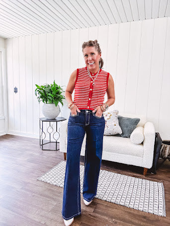 Soft comfort-stretch denim with an easy, flexible fit
Flattering mid-rise waist
Classic five-pocket design
Full-length wide-leg silhouette
Features a trouser-inspired front fold crease detail
Finished hem for a polished look
Dark wash denim