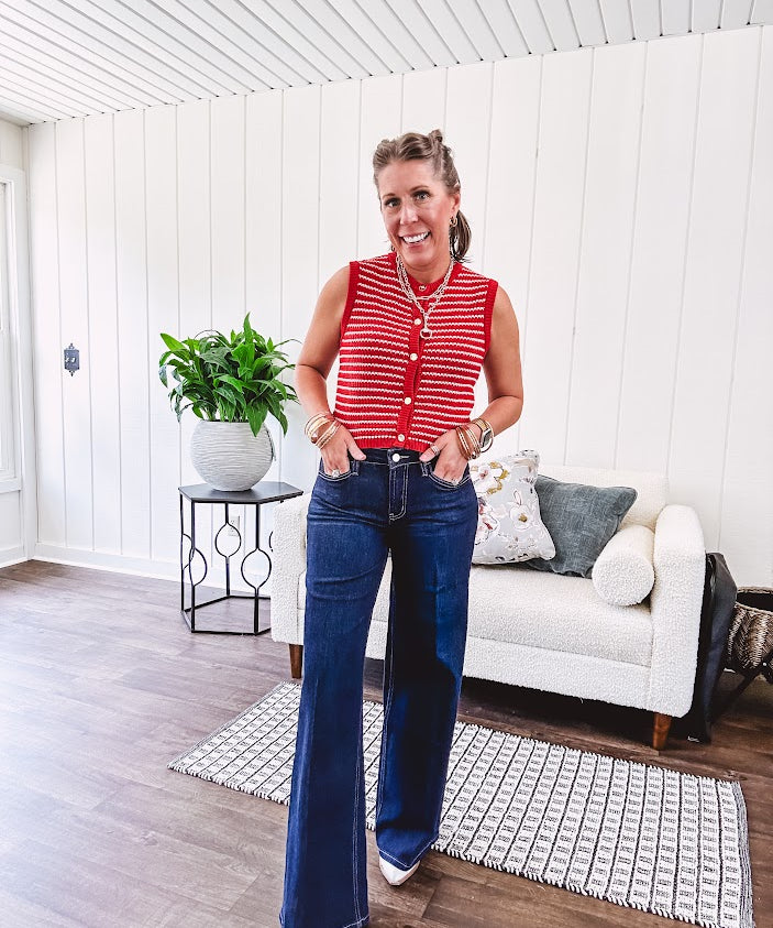 Soft comfort-stretch denim with an easy, flexible fit
Flattering mid-rise waist
Classic five-pocket design
Full-length wide-leg silhouette
Features a trouser-inspired front fold crease detail
Finished hem for a polished look
Dark wash denim