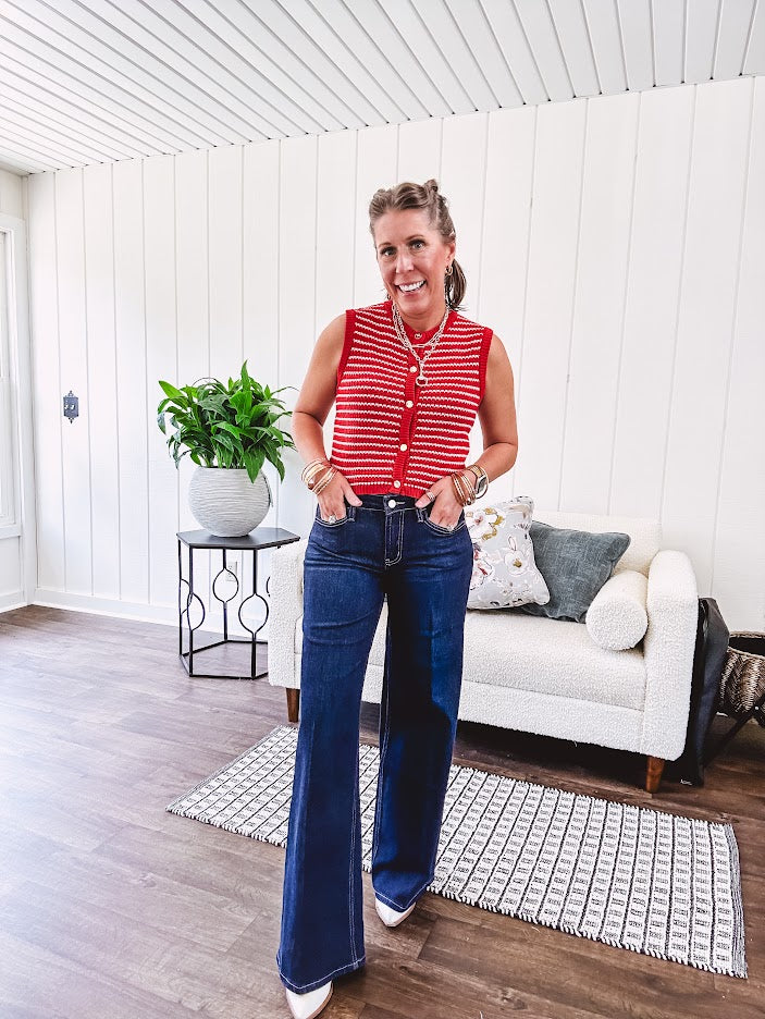 Soft comfort-stretch denim with an easy, flexible fit
Flattering mid-rise waist
Classic five-pocket design
Full-length wide-leg silhouette
Features a trouser-inspired front fold crease detail
Finished hem for a polished look
Dark wash denim