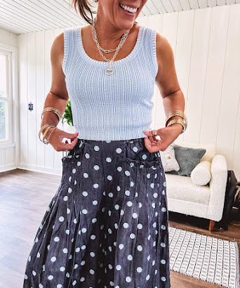 Rib texture wide strap short tank with contrast stitching at round neck and sleeves.