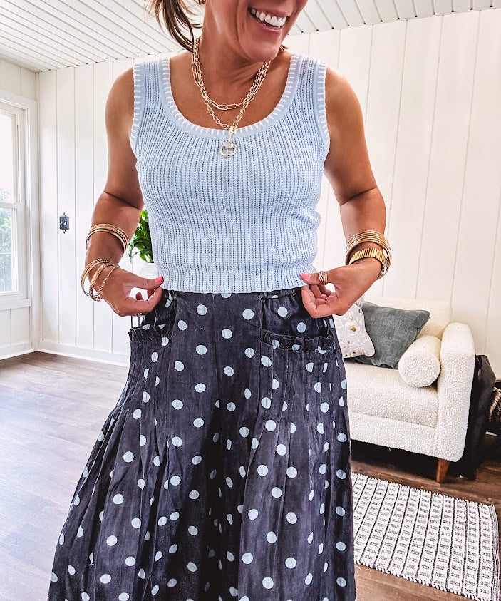 Rib texture wide strap short tank with contrast stitching at round neck and sleeves.