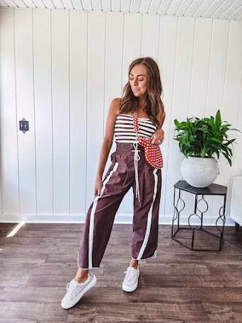 Ribbed texture stretchy tube top with gathering at the bust and cropped hem.