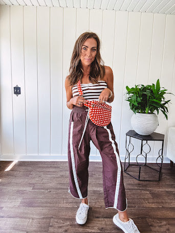 Ribbed texture stretchy tube top with gathering at the bust and cropped hem.