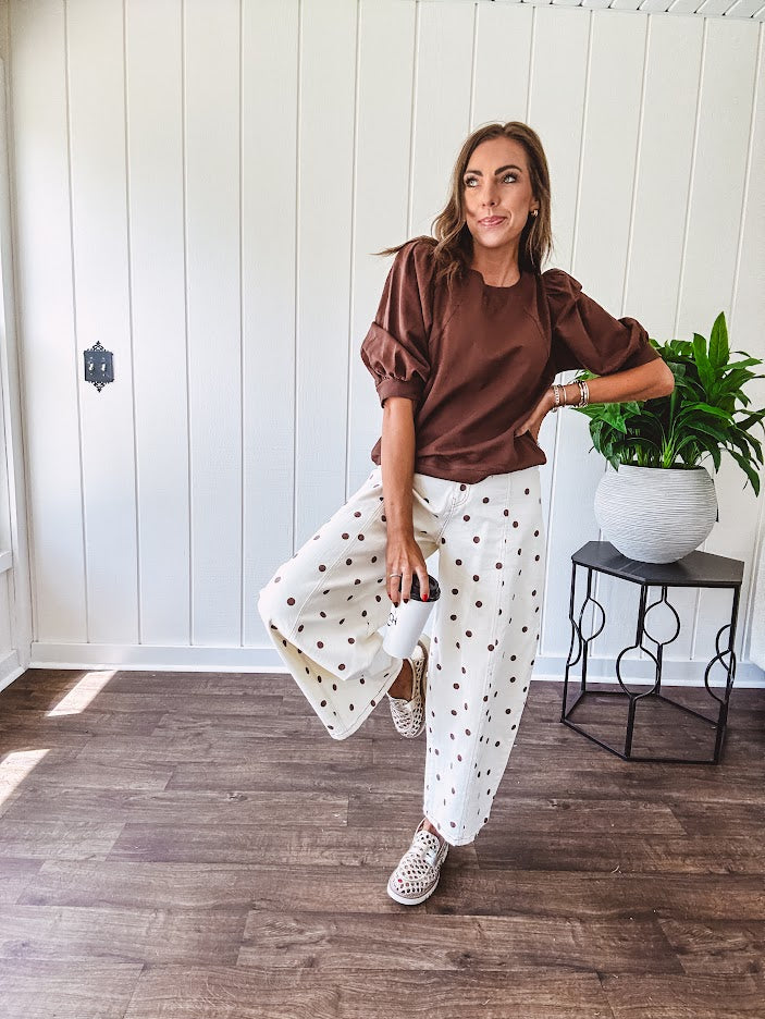 Medium Brown sweatshirt with round neck, 1/2 puff sleeves. Dress up or down.