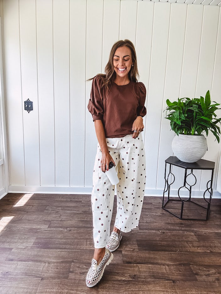 Medium Brown sweatshirt with round neck, 1/2 puff sleeves. Dress up or down.