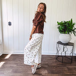 Medium Brown sweatshirt with round neck, 1/2 puff sleeves. Dress up or down.