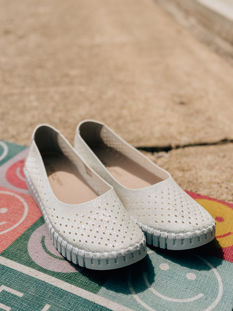Flats | White