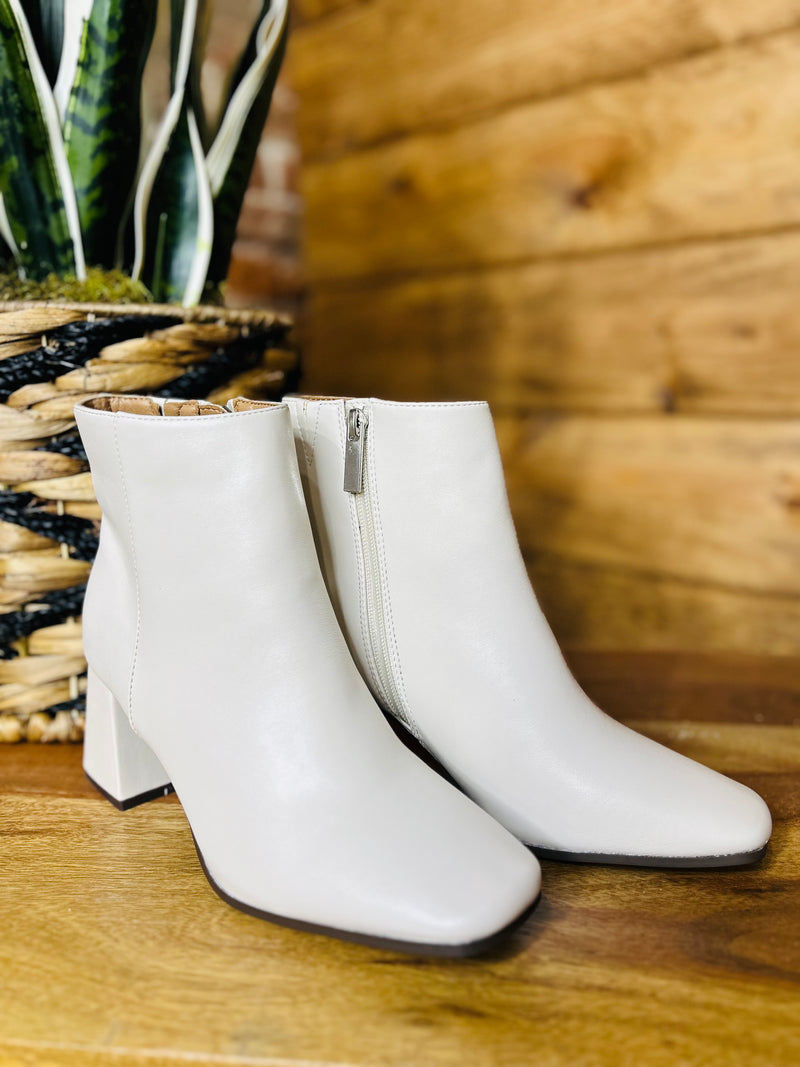 Felicia | Ivory