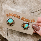 Dolly Studs