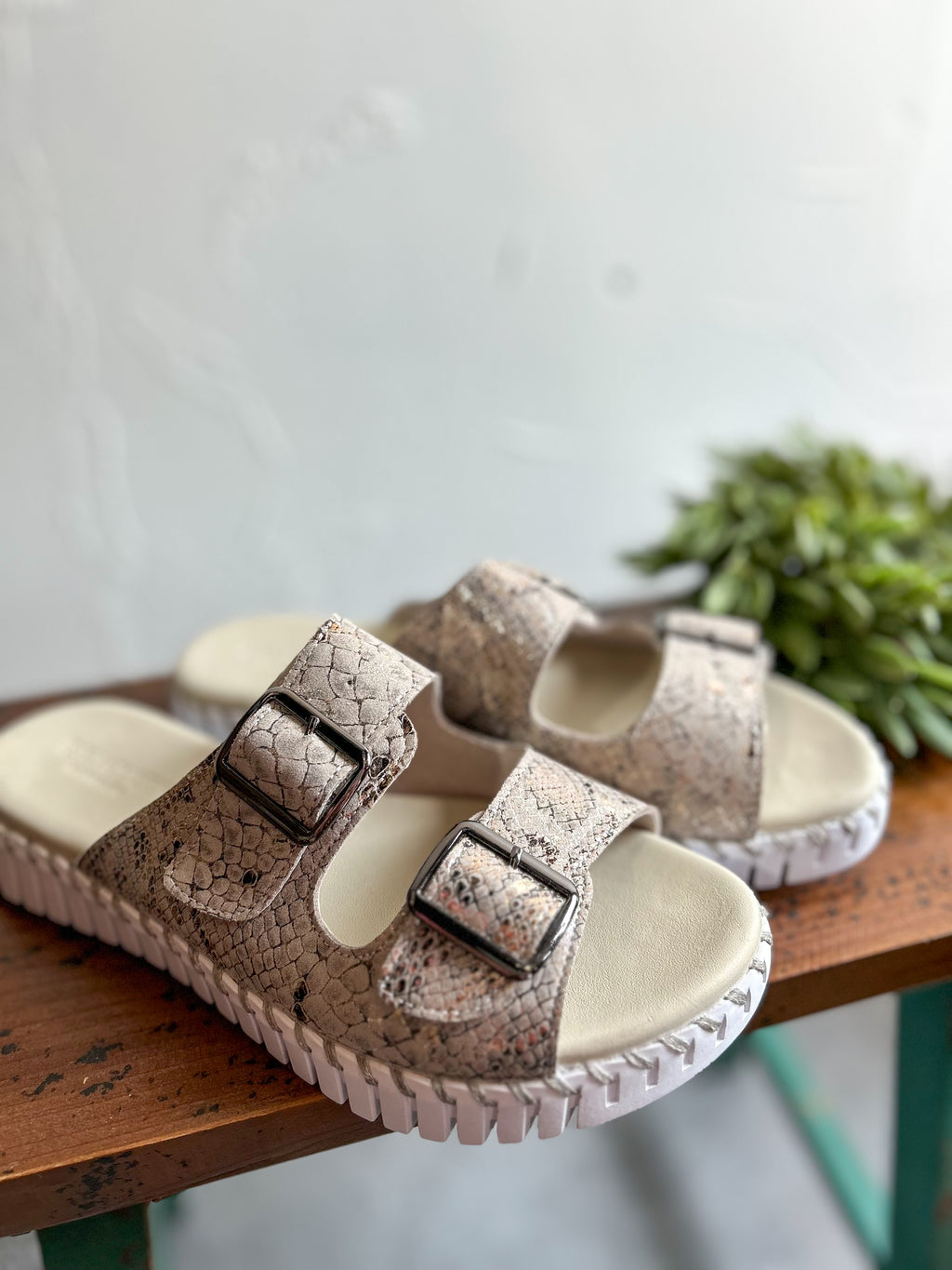 TULIP WHEAT METALLIC SANDAL