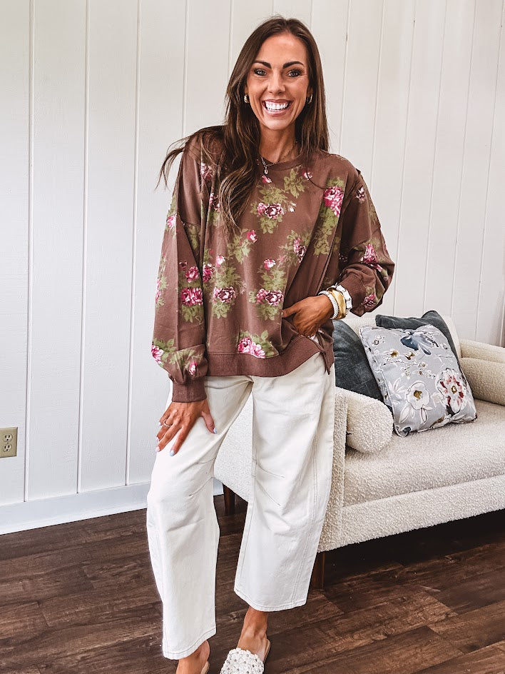 Ecru cropped wide leg pants with barrel stitching on the inner knees, contrast stitching and zero stretch.