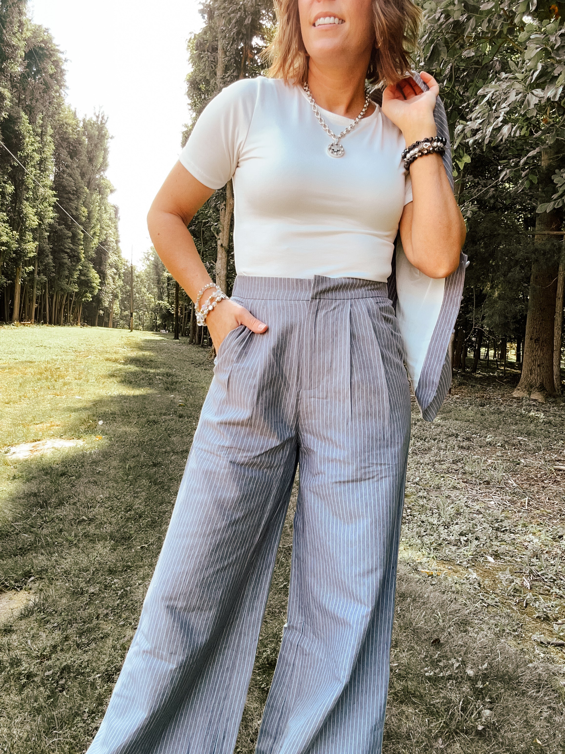 Round neck short sleeved knit top.