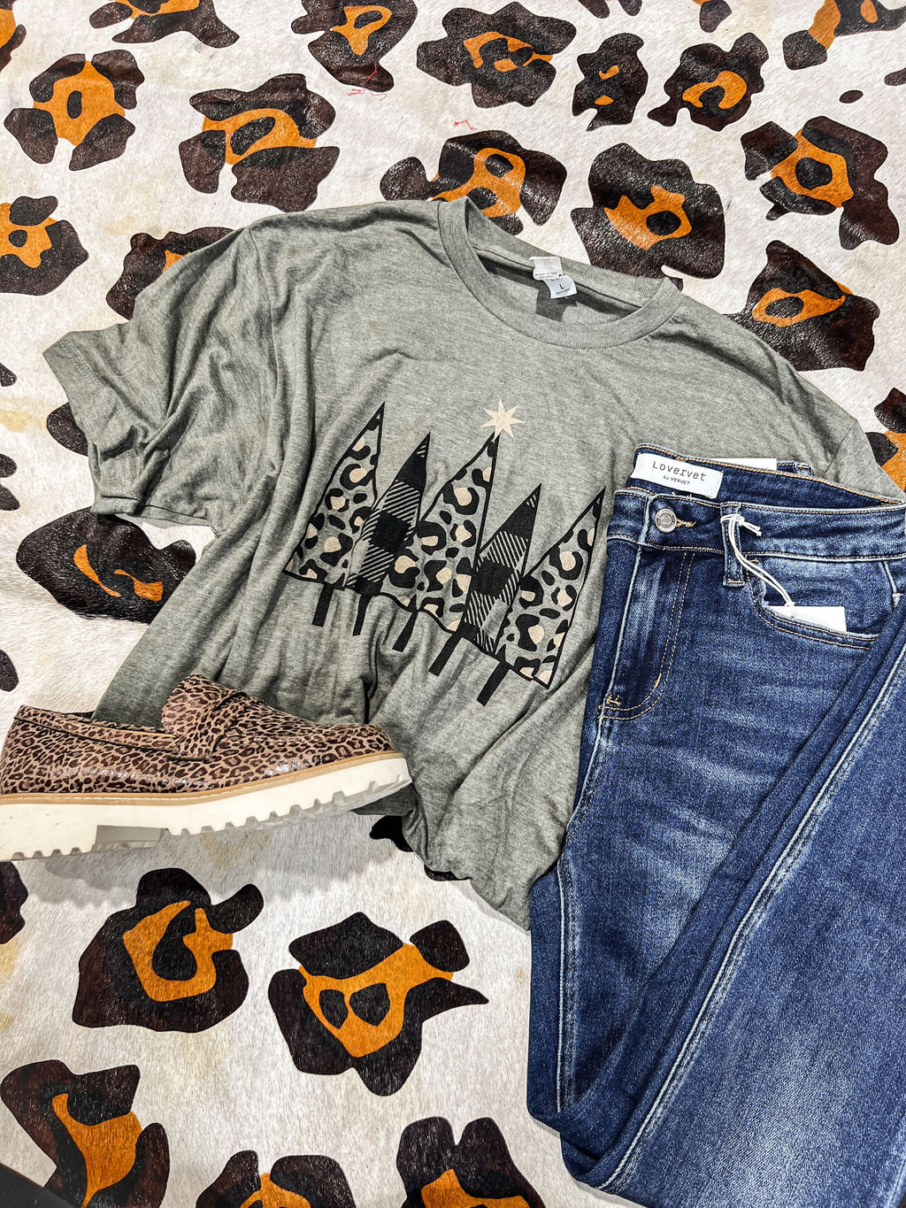 Olive Leo + Plaid Christmas Tree Tee