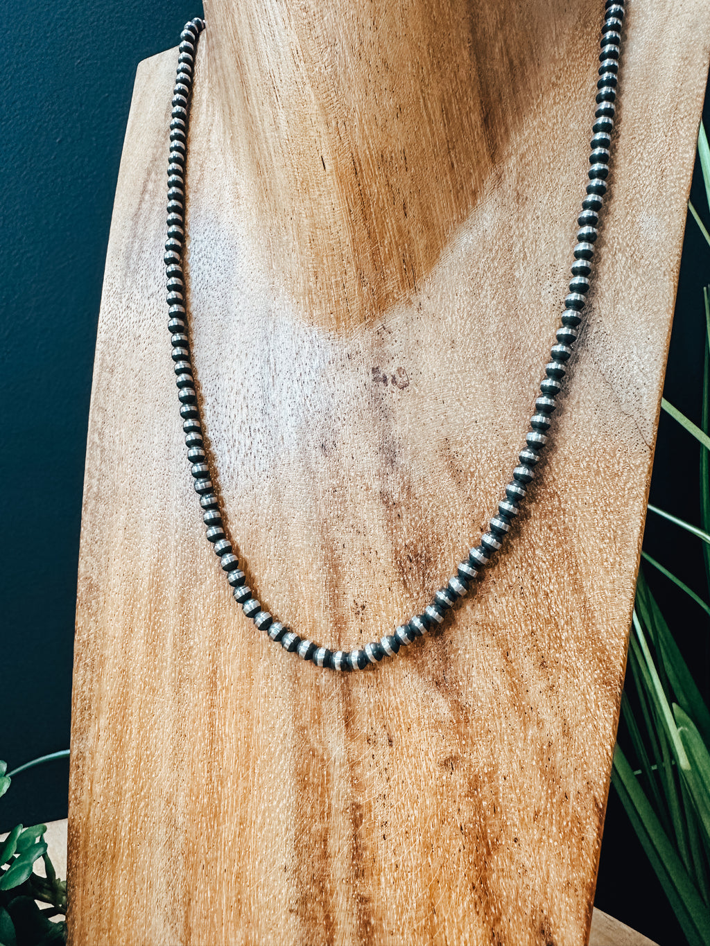 4MM 18" Navajo Pearl | 3" extender