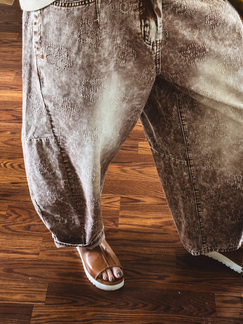 Almond Flower Twill Barrel Pant