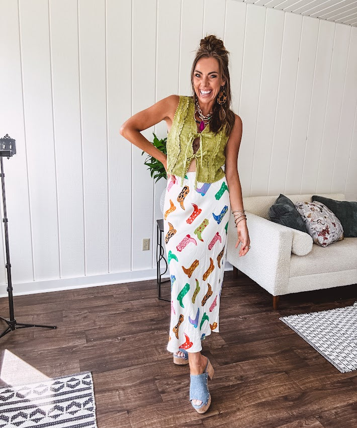 A western-inspired bias midi skirt that brings playful attitude to every outfit. Featuring a bold cowboy boot print on a creamy background, it's designed for effortless movement with a comfortable wide-band elastic waist and full lining