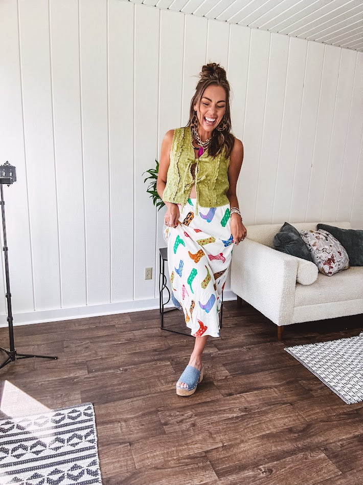 A western-inspired bias midi skirt that brings playful attitude to every outfit. Featuring a bold cowboy boot print on a creamy background, it's designed for effortless movement with a comfortable wide-band elastic waist and full lining