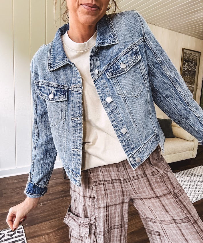 Soft cotton washed drop shoulder tee with oversized fit.