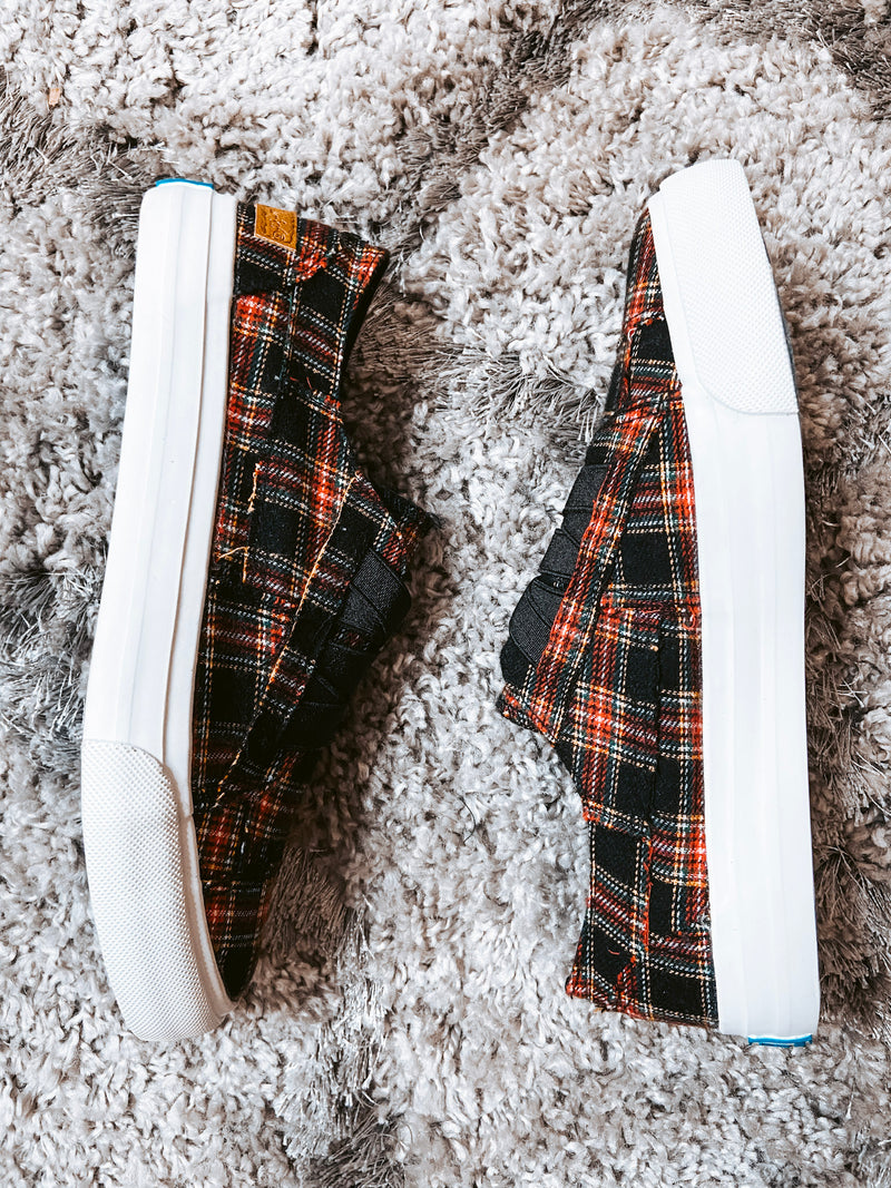 Black Plaid Sneaker w/ Elastic Tie